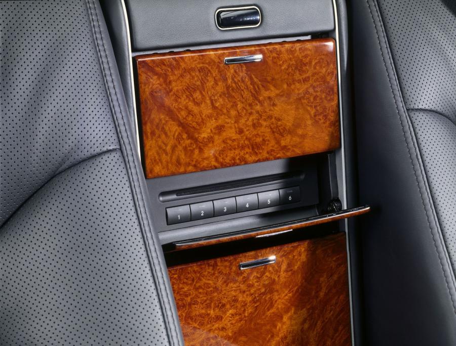 Детали интерьера Maybach 57 (W240) 2002 года  (фото 49 из 95)